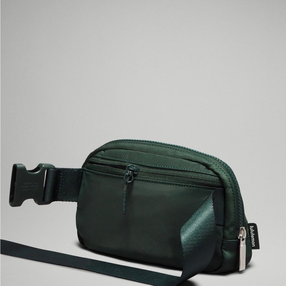 NWT LULULEMON EVERYWHERE BELT BAG LEGACY GREEN - Picture 6 of 10